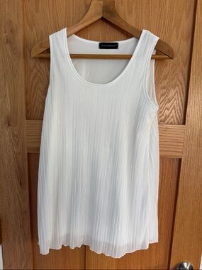 Travel Elements White Pleated Scoop Neck Tank